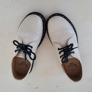 Dr. Martens Kids Cream Lace-Up Dress Shoes